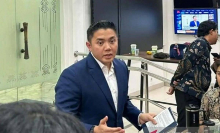 Guntur Romli Soroti Seskab Teddy Soal Inflasi Pengamat, Disebut Terkesan Merendahkan - GenPI.co