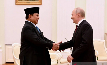Guntur Romli PDIP Soroti Kunjungan Prabowo ke Rusia, Makan-makan dan Foto-foto? - GenPI.co