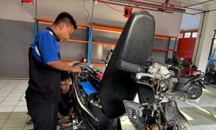 Gandeng SMKN 8 Bandung, PLN UID Jabar Cetak SDM Unggul di Bidang Kendaraan Listrik - GenPI.co