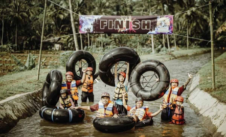 Rekomendasi Wisata Banyumas, Asyiknya River Tubing Svarga Mina Padi - GenPI.co