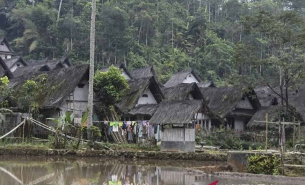 3 Rekomendasi Wisata Tasikmalaya, Melihat Budaya Warga Kampung Naga - GenPI.co