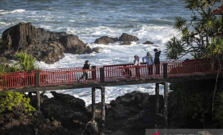 3 Rekomendasi Wisata Kebumen, Keindahan Pantai Menganti yang Menawan - GenPI.co