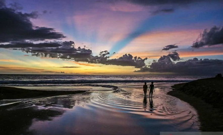 3 Rekomendasi Wisata Pantai NTB, Menikmati Matahari Terbenam di Kerandangan - GenPI.co