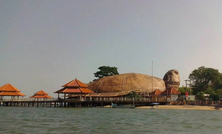 Rekomendasi Wisata Jepara, Liburan Bersama Keluarga di Pantai Kartini - GenPI.co