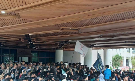 Polisi Tangkap 6 Peserta Demonstrasi di Kantor Gubernur Aceh, 2 Harus Dirawat Medis - GenPI.co