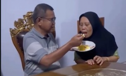 Nggak Cuma Cinta Istri, Bos Rokok HS Muliakan Ibu - GenPI.co