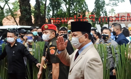 Pengamat Duga Prabowo Subianto Lirik Khofifah Jadi Cawapres 2024 - GenPI.co