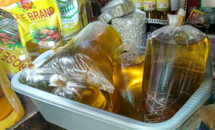 Bulog Akan Distribusikan Minyak Goreng ke Pasar Seharga Rp14 Ribu - GenPI.co