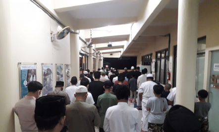 Malam Pertama Salat Tarawih, Masjid Raya Bintaro Terisi Penuh - GenPI.co