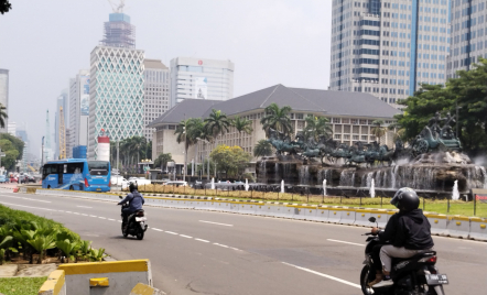 Demo 11 April, Patung Kuda DPR Pukul 1 Siang Tampak Sepi - GenPI.co