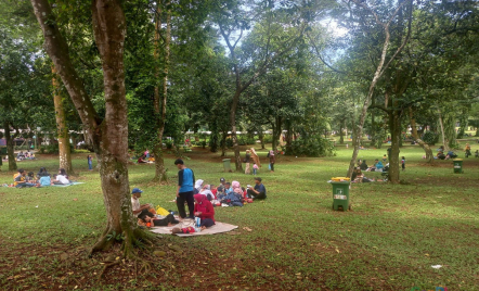 Puluhan Ribu Pengunjung Padati Taman Margasatwa Ragunan - GenPI.co