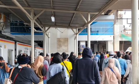 Perubahan Rute Commuter Line di Stasiun Manggarai Diklaim Membaik - GenPI.co