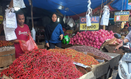 Harga Cabai Naik di Pasar Ciputat, Pedagang dan Pembeli Kesal - GenPI.co