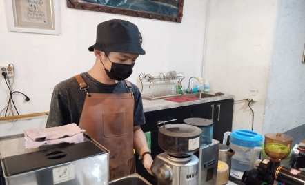 Menjadi Barista Harus Tahan Penyakit Lambung dan Mental - GenPI.co