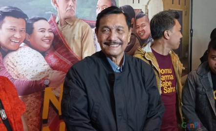Luhut dan Bobby Nasution Nonton Ngeri-Ngeri Sedap, Sarat Politik? - GenPI.co