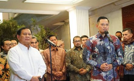 Ditanya Koalisi dengan Partai Demokrat, Prabowo Malah Ngakak - GenPI.co