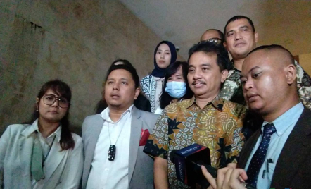 Roy Suryo Bawa Bukti Terkait Kasus Meme Stupa Candi Borobudur - GenPI.co