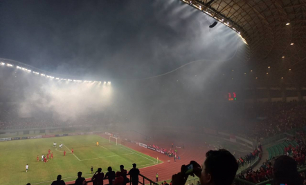 Ada Petasan dan Flare di Stadion, Shin Tae Yong Sebut Sanksi FIFA - GenPI.co