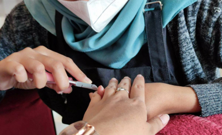 Hati-hati, Terlalu Sering Manicure Bisa Memicu Kanker Kulit! - GenPI.co