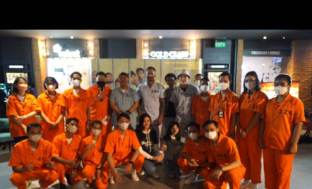 Dukung Film Miracle In Cell No 7, Karyawan CGV Pakai Seragam Napi - GenPI.co