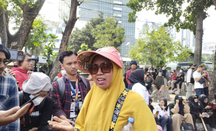 Ikut Demo, Emak-emak Aliansi Rakyat Menggugat Desak Jokowi Turun - GenPI.co