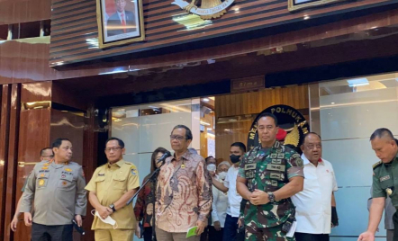 Oknum TNI Tendang Suporter di Stadion Kanjuruhan, Jenderal Andika Nyatakan Tegas - GenPI.co