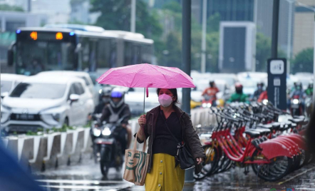 Dokter Bagikan Kiat Menjaga Daya Tahan Tubuh Saat Musim Hujan - GenPI.co