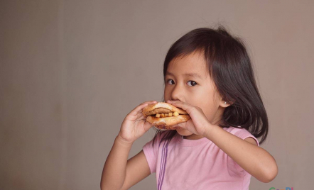 Tips Menjaga Pola Makan Sehat untuk Tumbuh Kembang Anak - GenPI.co