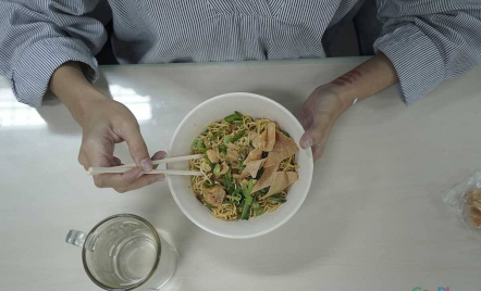 Tips Membawa Bekal Nasi dan Mie Goreng untuk Menjaga Kesehatan - GenPI.co