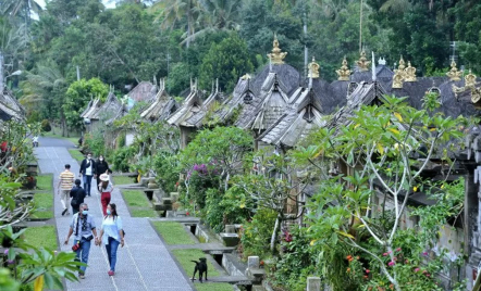 Desa Wisata Penglipuran Bangli Bali Ramai, Turis Datang Sebegini - GenPI.co Bali