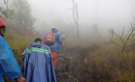 Muncul Air Terjun Dadakan di Gunung Agung Bali Jadi Tanda Waspada - GenPI.co Bali