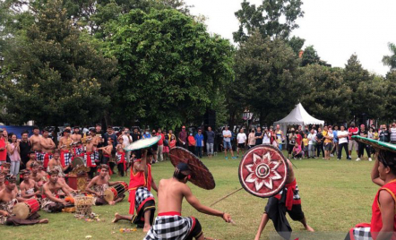 Tradisi Warga Karangasem Bali Gebug Ende: Punya Makna Sakral - GenPI.co Bali