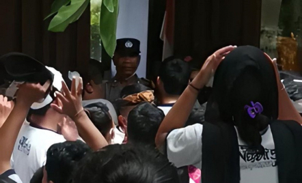 Bali Viral! Siswa SMPN 5 Denpasar Kerauhan saat Demo Kepsek - GenPI.co Bali