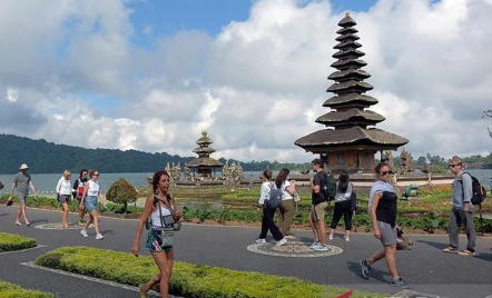 Jumlah Turis Australia Liburan ke Bali Turun, Rusia Naik - GenPI.co Bali