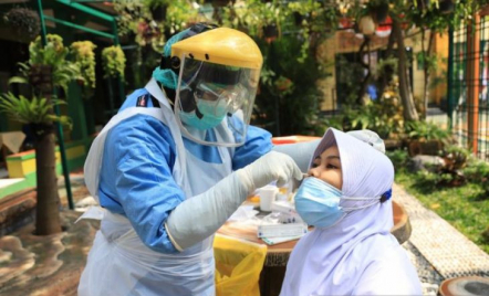 Tak Ingin Kecolongan, Dinkes Skrining Covid-19 di Pusat Keramaian - GenPI.co Banten