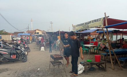 TPI Teluk Labuan, Surga Ikan Bakar di Pandeglang, Bikin Ngiler - GenPI.co Banten