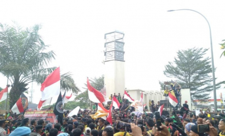 Ribuan Ojol di Serang Tolak Kenaikan BBM Bersubsidi - GenPI.co Banten