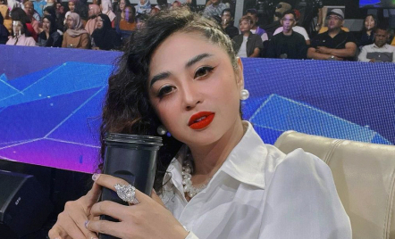 Dear Netizen, Dewi Perssik Beri Pernyataan Tegas Nih untuk Kamu - GenPI.co Banten