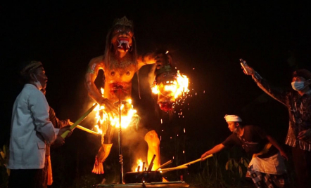 Umat Hindu Banyudono Gelar Ritual Bakar Ogoh-ogoh, Maknanya Dalam - GenPI.co Jateng