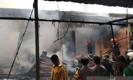 4 Kios Pasar Kelet Jepara Terbakar, Korban Jiwa Nihil - GenPI.co Jateng