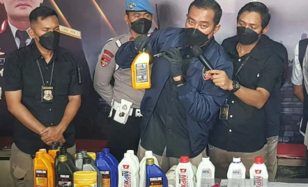 Pabrik Oli Palsu di Semarang Digerebek Polda Jawa Tengah, Sehari Produksi 3.000 Botol - GenPI.co Jateng