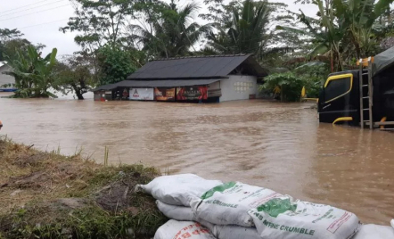 Jalur Lintas Selatan Selatan Jawa Tengah Tergenang Banjir - GenPI.co Jateng