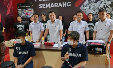 Cetak dan Jual Uang Palsu Secara Online, Warga Semarang Dibekuk - GenPI.co Jateng