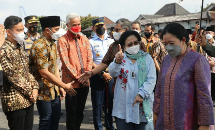 Ganjar Antar Kepulangan Megawati ke Jakarta: Semua Kader Kangen Sama Ketua Umum - GenPI.co Jateng