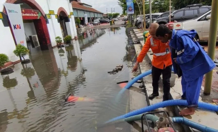 Rel Tergenang Banjir, Perjalanan KA Lintas Utara Jawa Tengah Dialihkan ke Selatan - GenPI.co Jateng