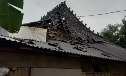 Angin Puting Beliung Terjang Jepara, 31 Rumah Warga Rusak - GenPI.co Jateng