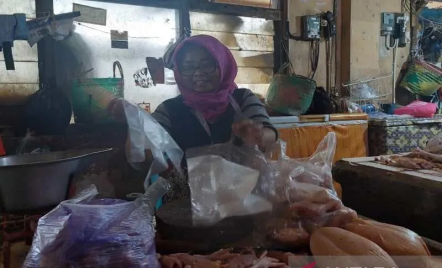 Duh, Naik! Jelang Lebaran, Begini Harga Daging Ayam dan Sapi di Temanggung - GenPI.co Jateng