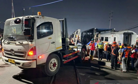 Alhamdulillah, Tidak Ada Korban Jiwa Kecelakaan KA Brantas Tabrak Truk di Semarang, Masinis Selamat! - GenPI.co Jateng