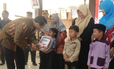 Siswa SD dan SMP di Wonogiri Dapat Seragam Sekolah Gratis, Anggarannya Sampai Rp 9,3 Miliar - GenPI.co Jateng