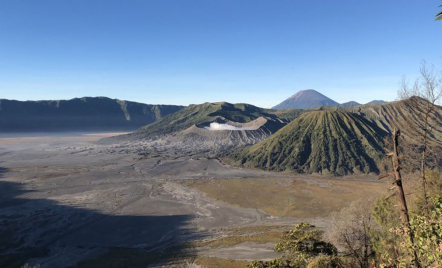 Aksi Turis Asing Buang Air di Puncak Gunung Bromo Dikecam, Keterlaluan! - GenPI.co Jatim